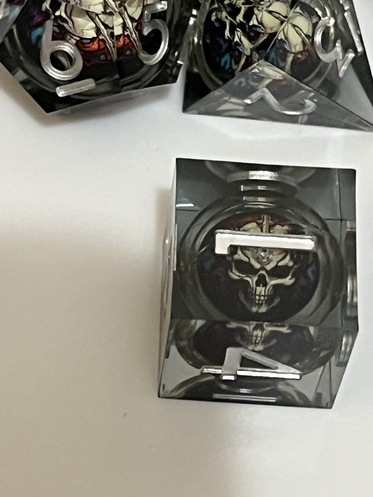 D&D Dice Set Skulls In Liquid Core. 7pcs Sharp Dice Set