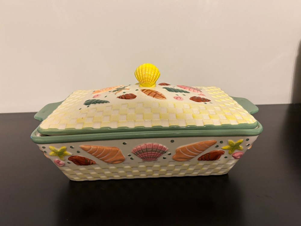 TEMPTATIONS Summer Shells 2 Qt Rectanglular Baking Casserole Dish with Lid