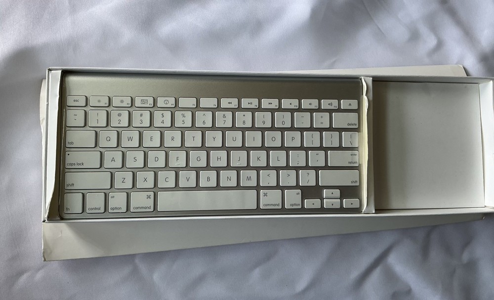 Apple A1314 Wireless Bluetooth Keyboard for iMac - NEW in Box