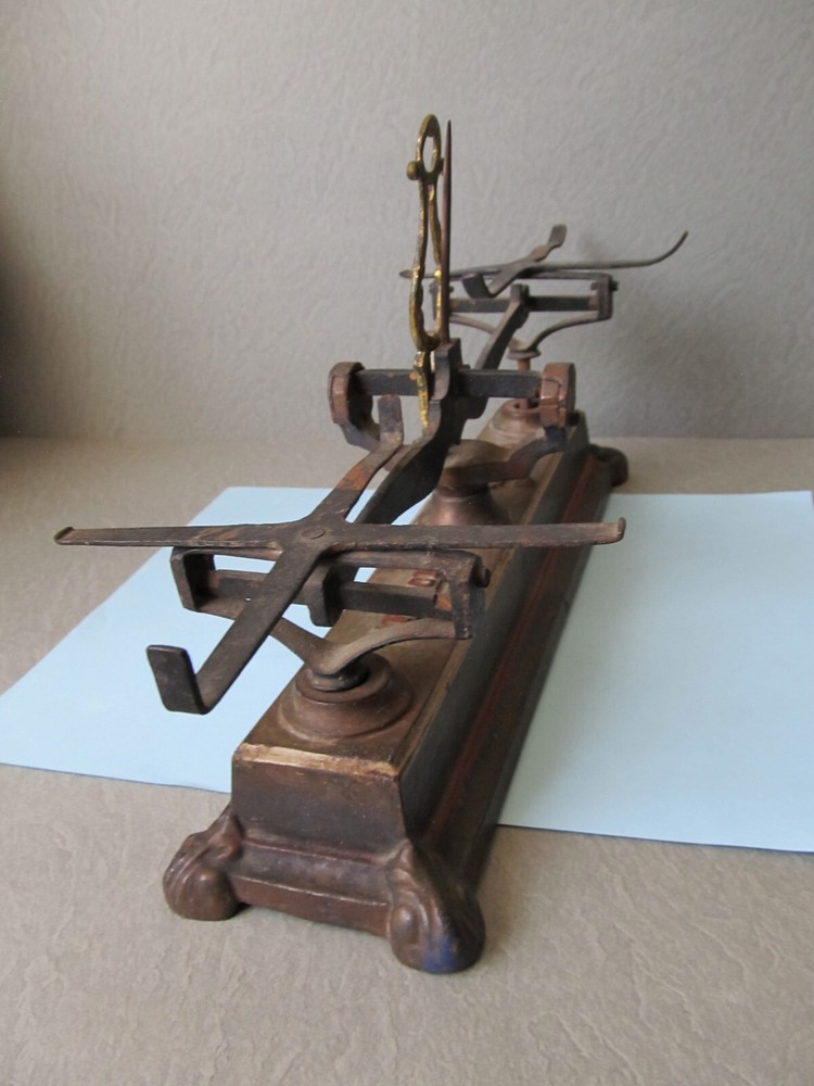 Antique Force 1 Kilo.G Cast Iron Balance Scale