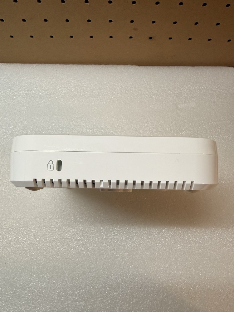 Sonicwall 01-SSC-8739 TZ 100 TotalSecure Network Security Appliance
