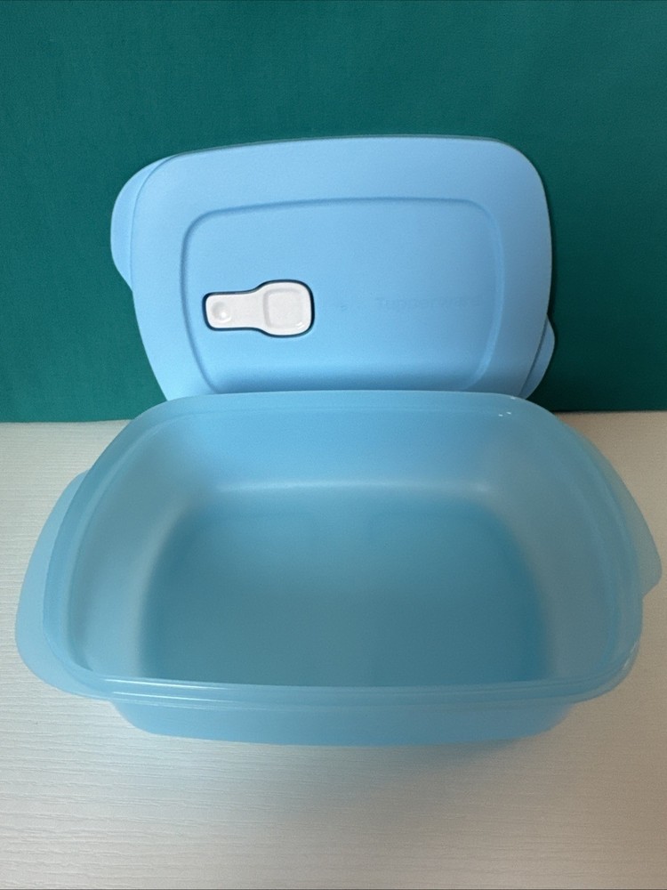 Tupperware Crystalwave plus Stain Guard 4 cup rectangular container light Blue