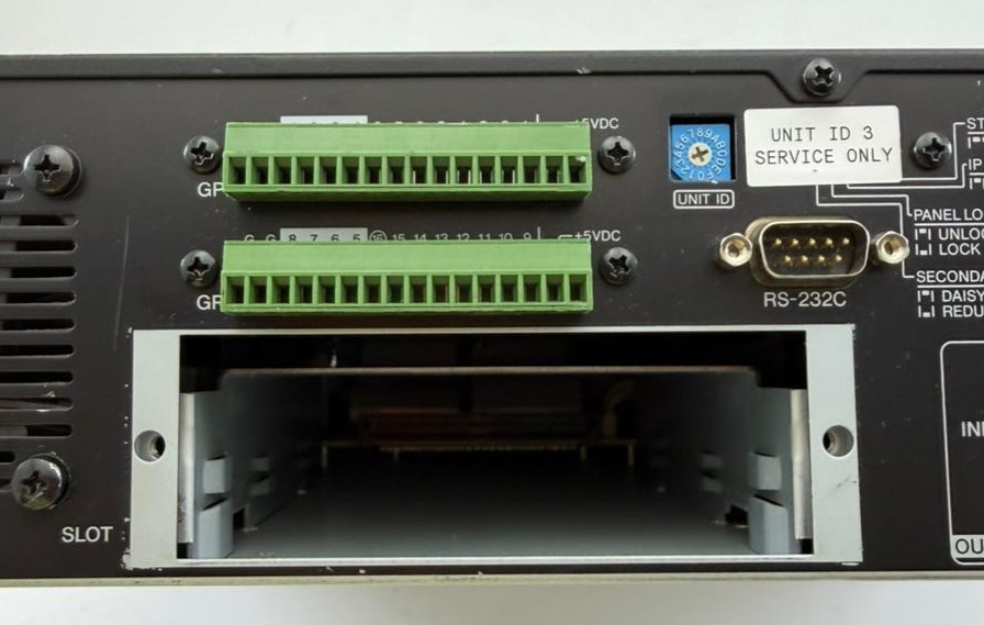 YAMAHA MRX7-D SIGNAL PROCESSOR *POWERS ON-WORKING*