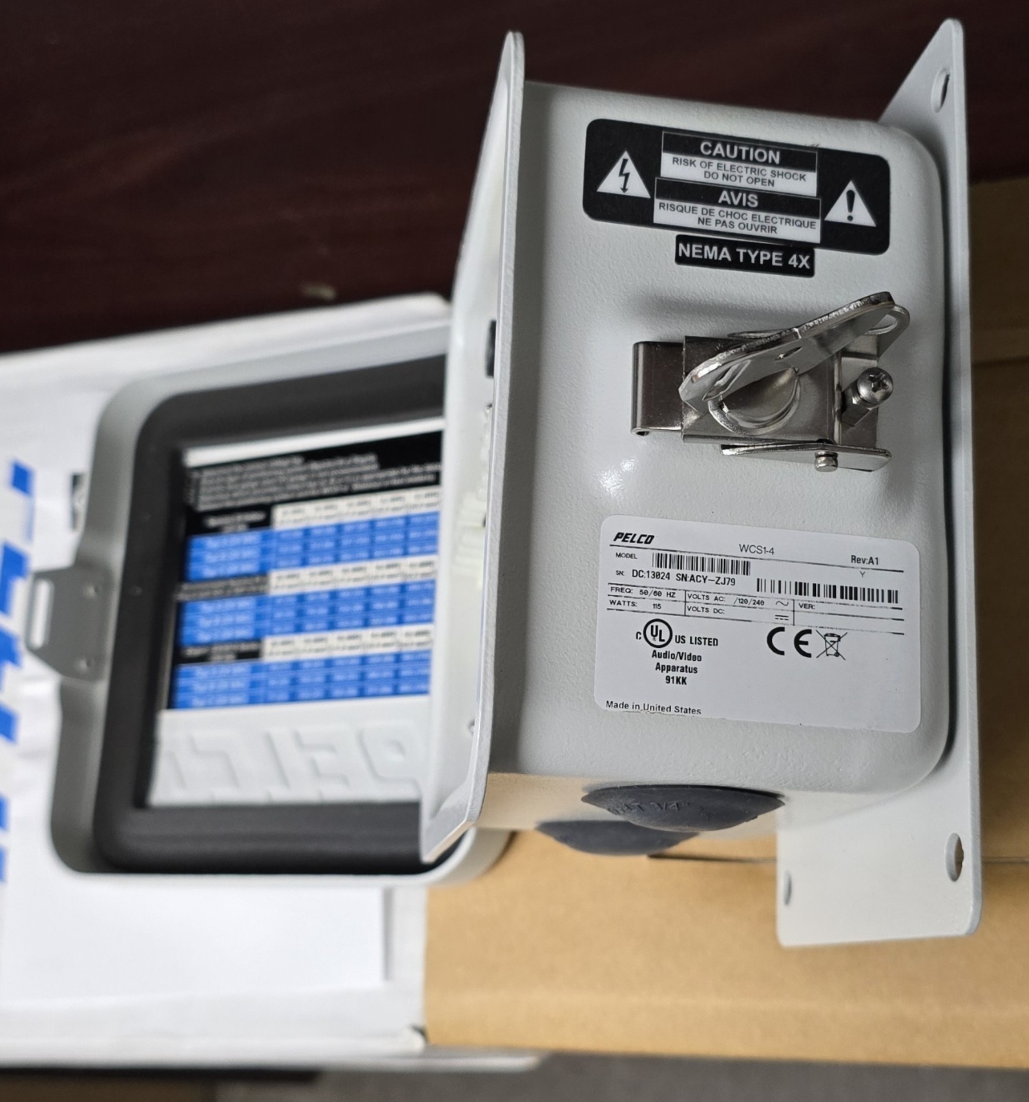 Pelco WCS1-4 Master Camera Power Supply