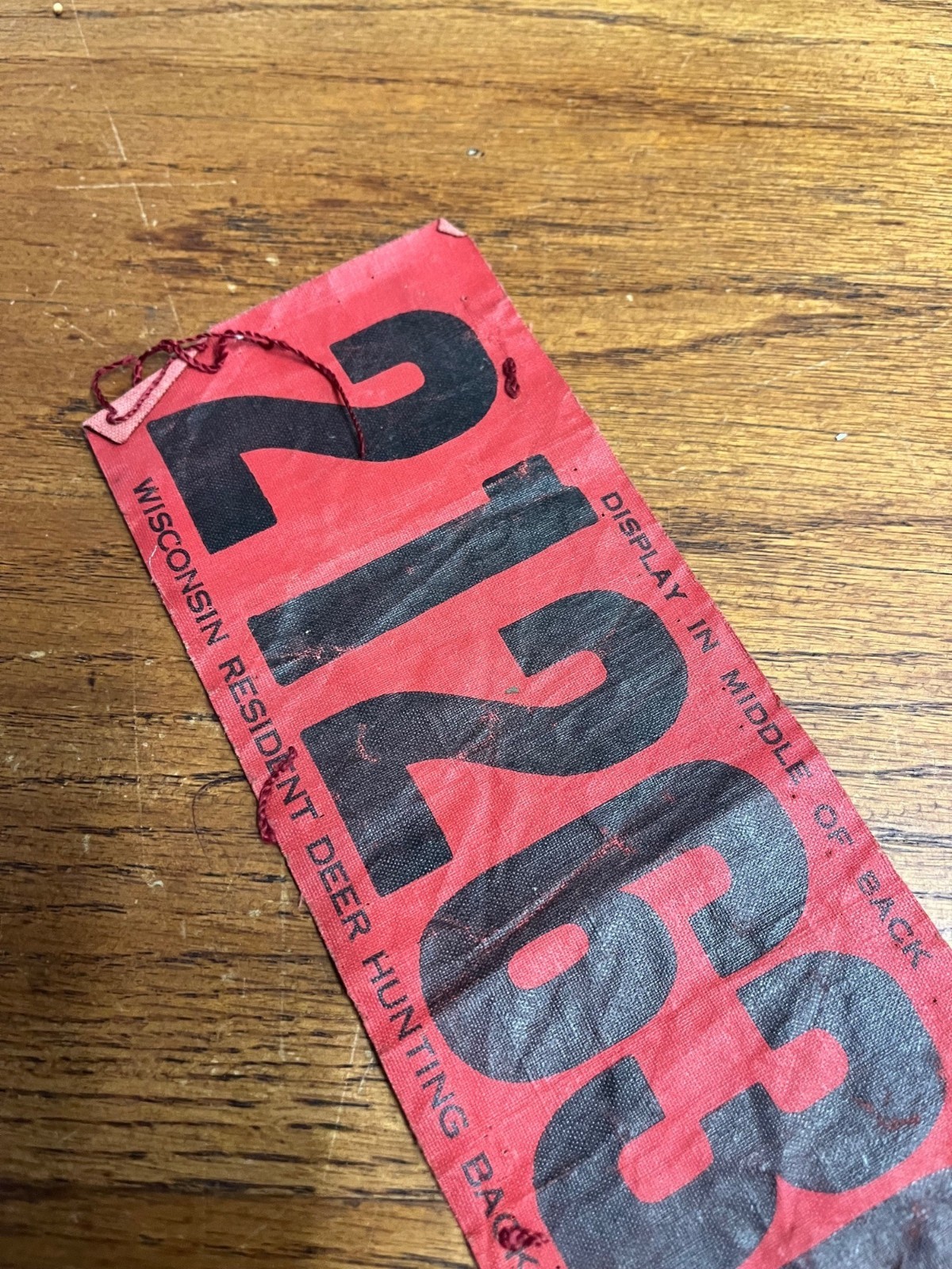 1947 Wisconsin Resident Deer Gun Hunting Back Tag License Red Fabric Deer Camp