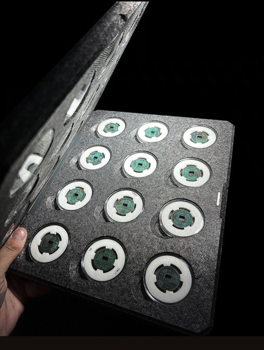 Storage Box / Protective Folder / Display Case with 24 Adjustable Coin Capsules
