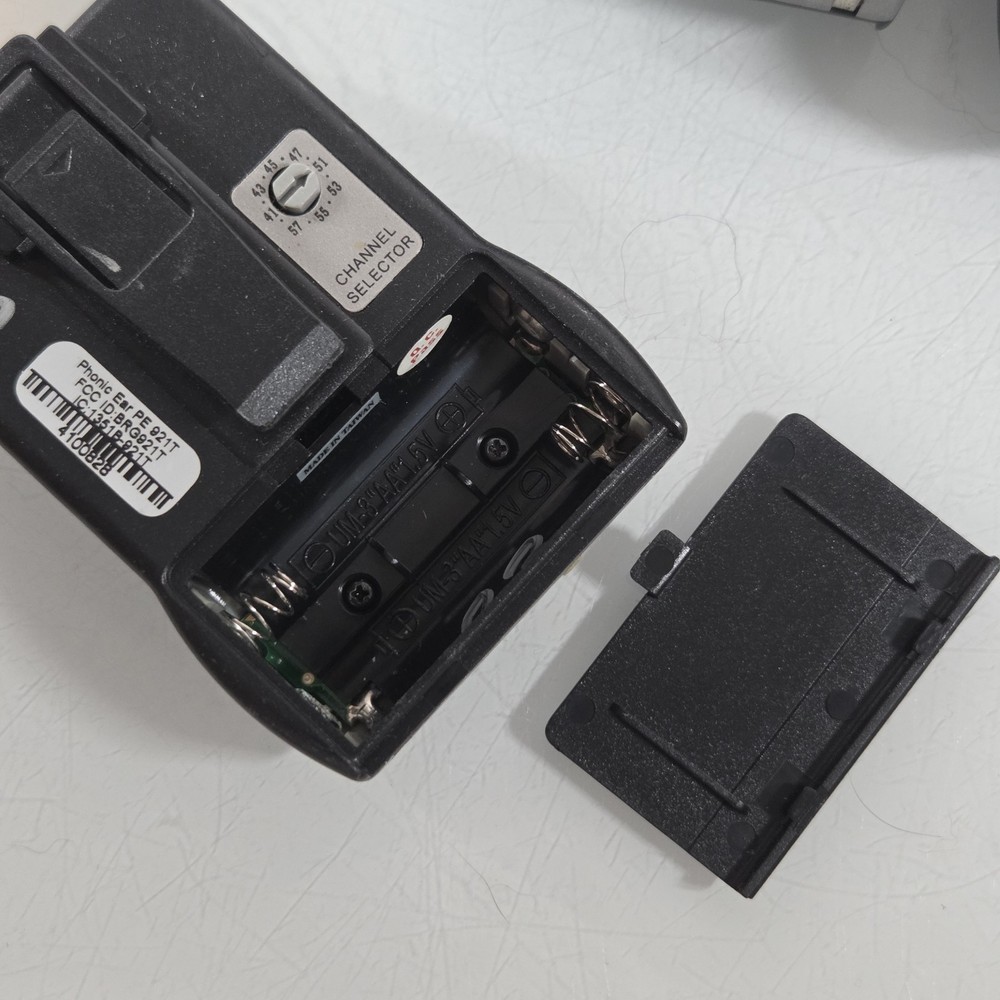 8 Bodyworn Transmitter 921T Radium 216MHz Phonic Ear UNTESTED - 2 DONT TURN ON