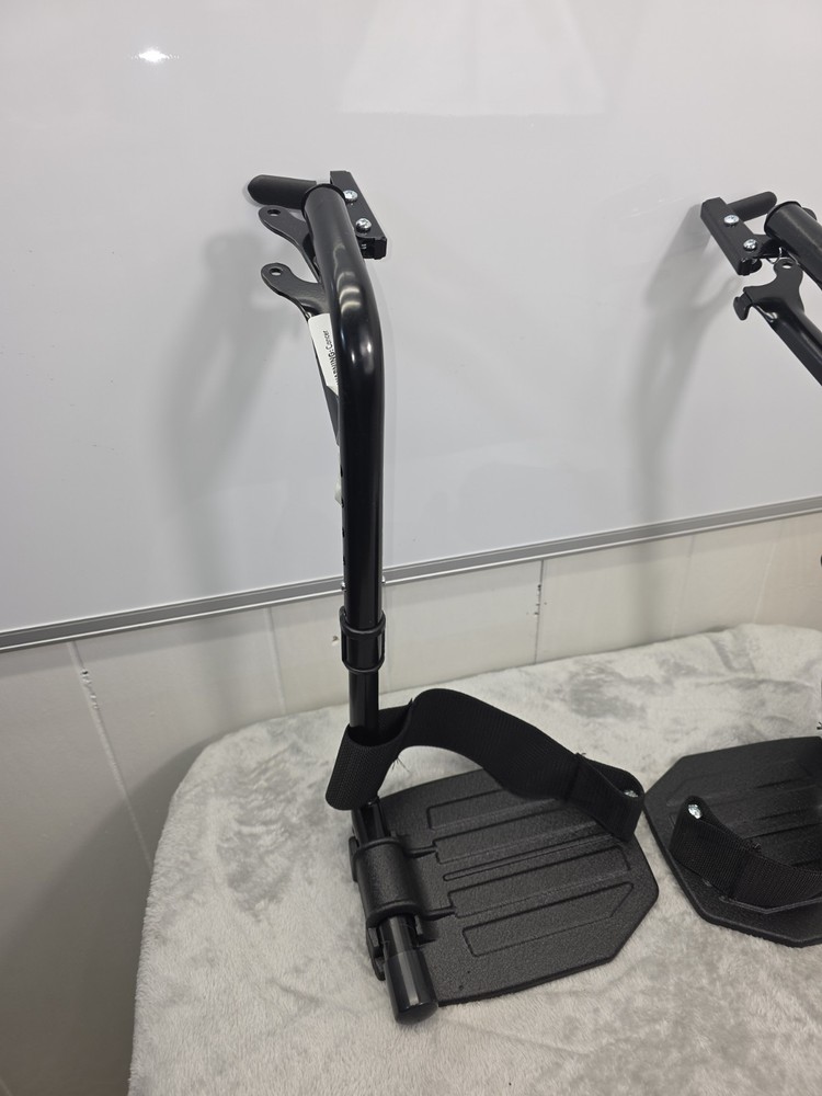 invacare 9000 xt. Adjustable legs Rest