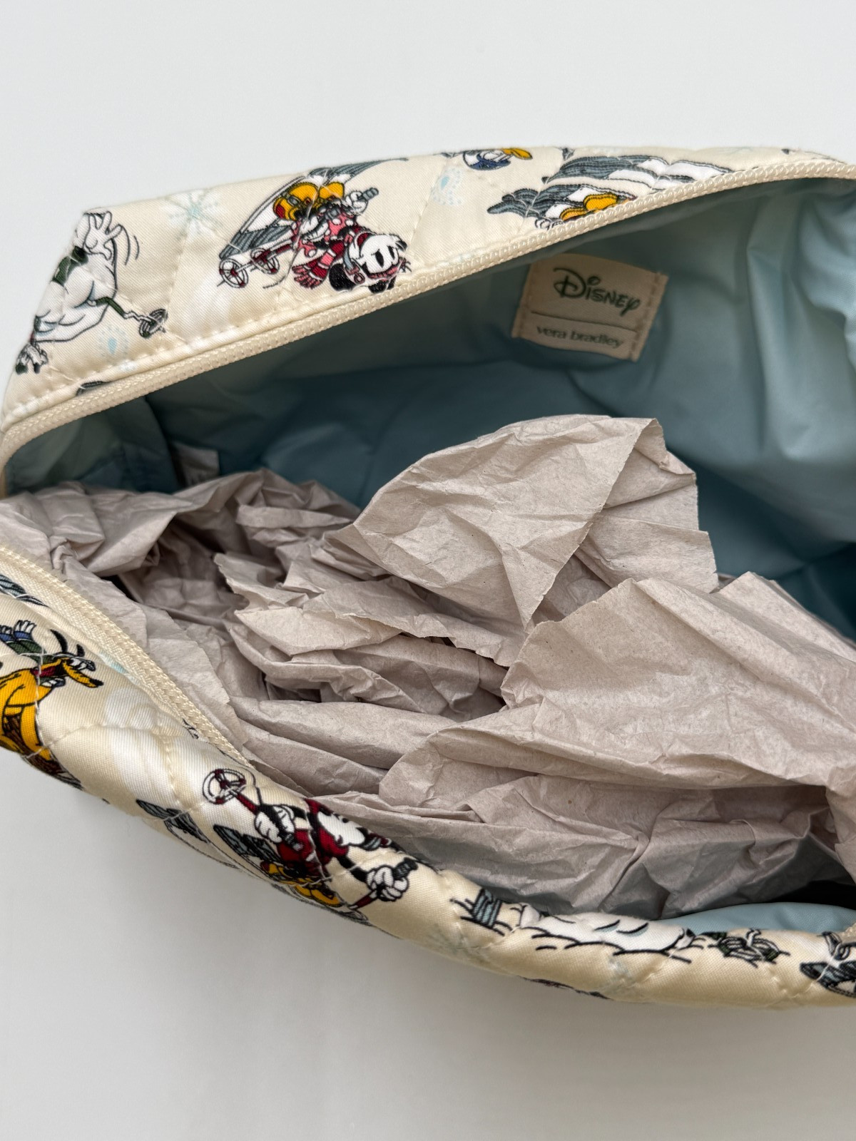 DISNEY Vera Bradley Ski Weekend Mickey and Friends Medium Cosmetic Bag Make Up