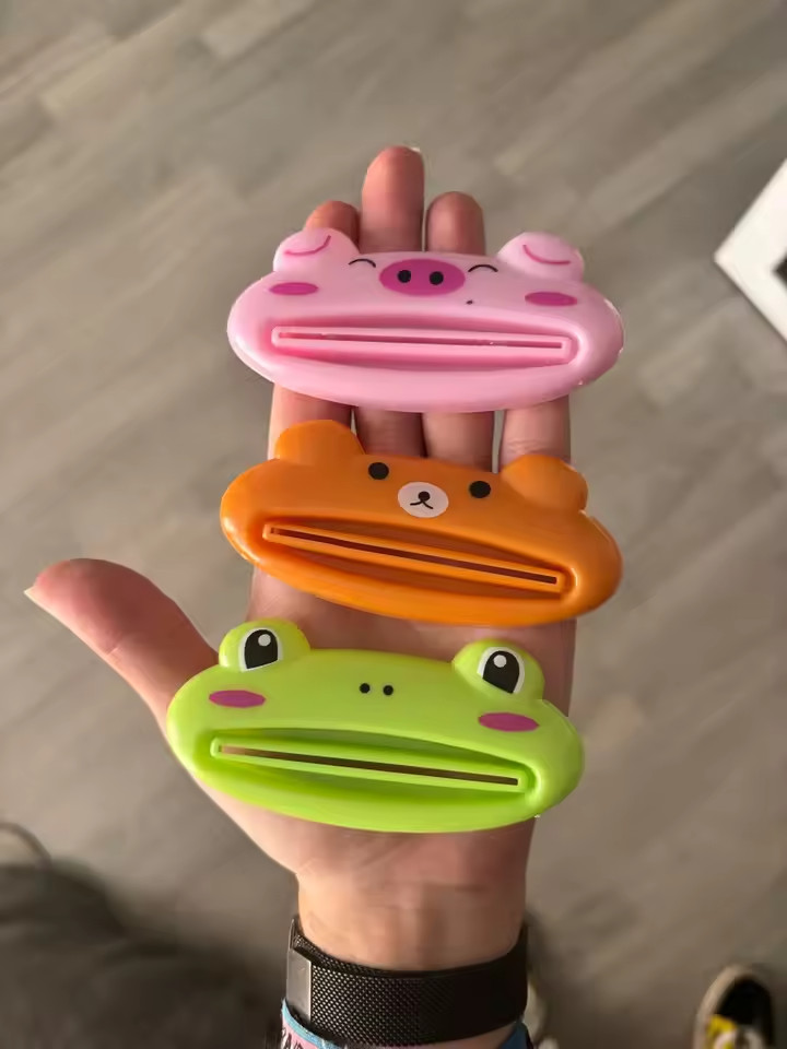 Cartoon Toothpaste Squeezer Tube Roller Bathroom Toothpaste Dispenser