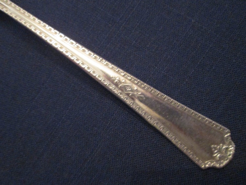 SALAD SERVING FORK! Vintage Wm ROGERS ONEIDA silverplate BERKELEY pattern LOVELY