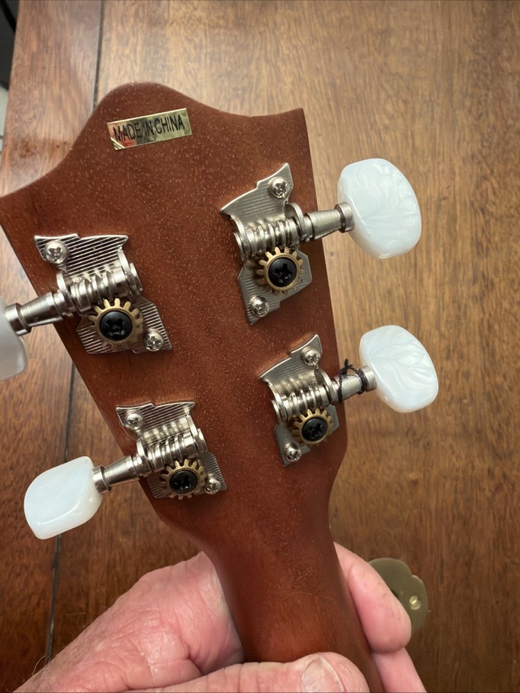 Lanikai Pineapple Ukulele Minty!