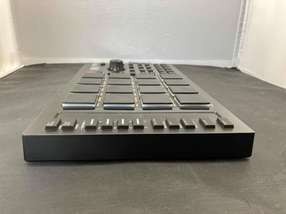 AKAI Professional MPC Studio 2 USB MIDI Controller 16 Pads Tested w/ USB Cable