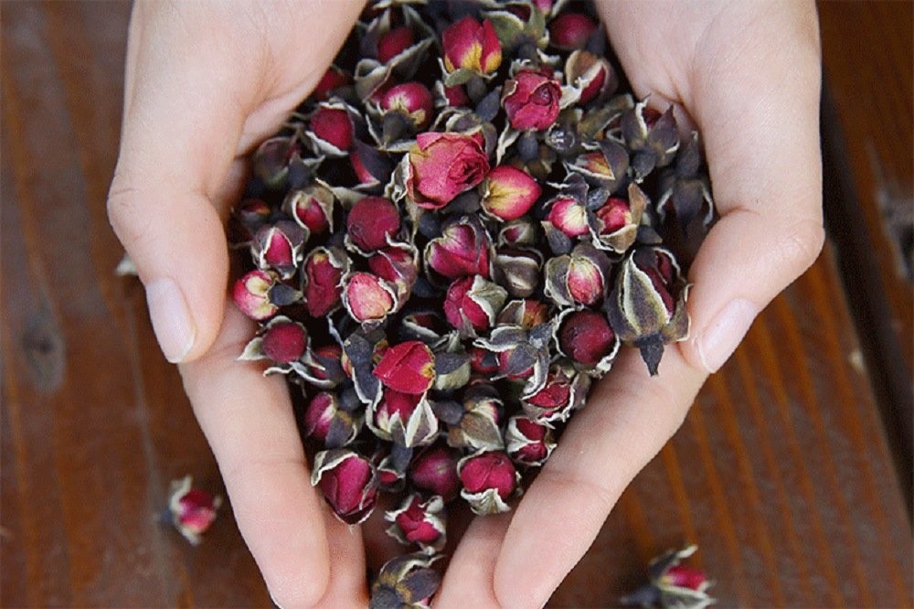 TooGet Fragrant Natural Deep Red Rose Buds Petals Organic Dried Golden-Rim Rose