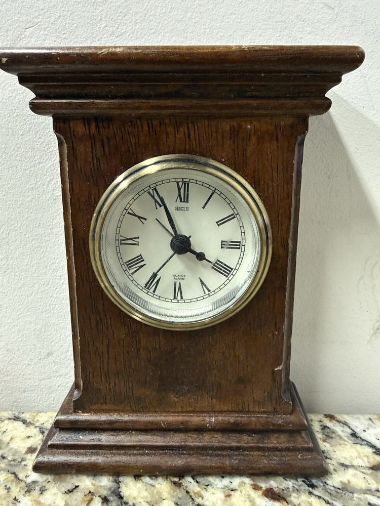 SIECLE QUARTZ DESK CLOCK