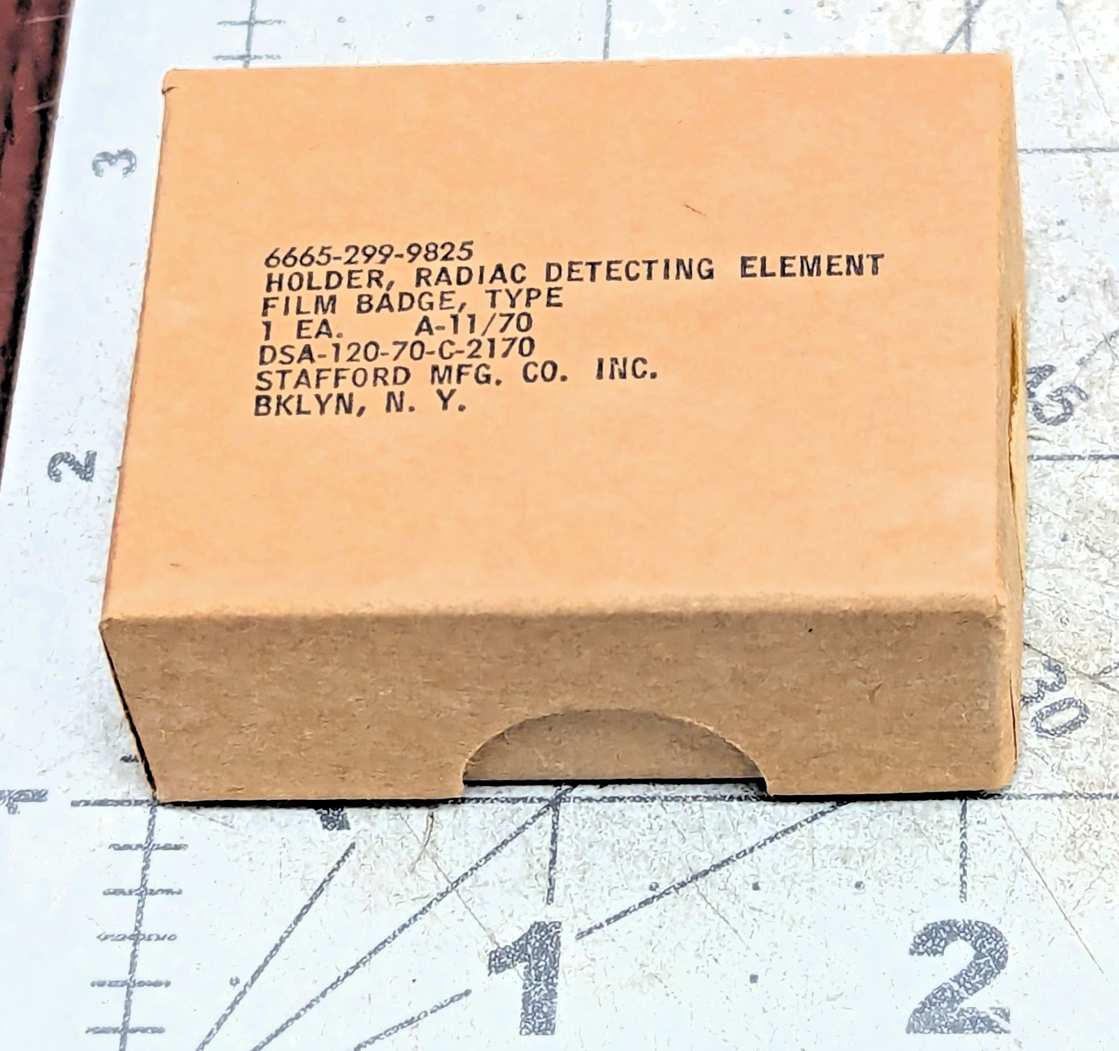 Vintage Radiation Film Badge Dosimeter Holder Military Issue Boxed [B6B3]