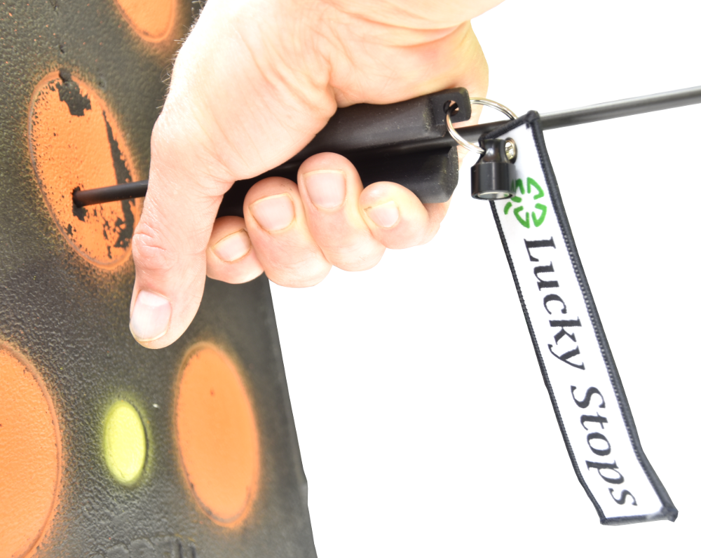 Arrow Puller with magnetic quick release & carabiner