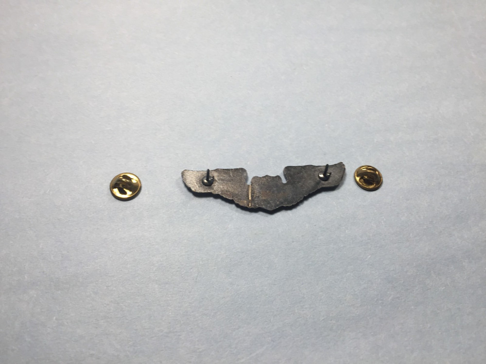 Replica USAF Pilot Badge full size clutch back