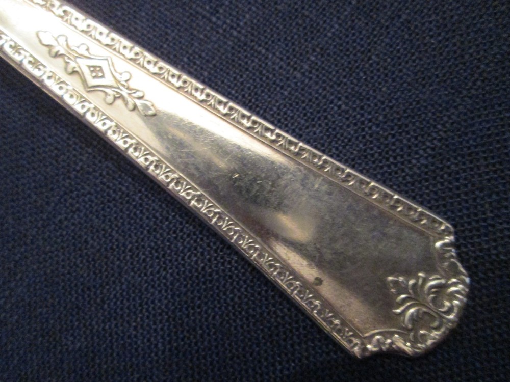SALAD SERVING FORK! Vintage Wm ROGERS ONEIDA silverplate BERKELEY pattern LOVELY