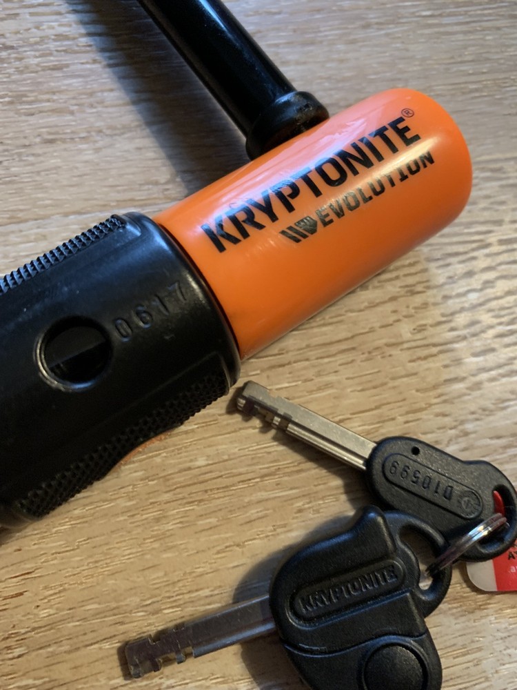 NEW~KRYPTONITE~EVOLUTION LITE~ MINI LOCK 6~ANTI-THEFT~U LOCK~KEYS & 1 WITH LIGHT