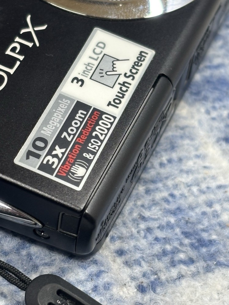 Nikon Coolpix S230 Digital Camera 10MP Touchscreen LCD