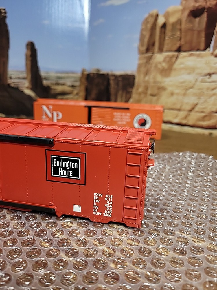Williams O Gauge Burlington And NP Plastic Shells