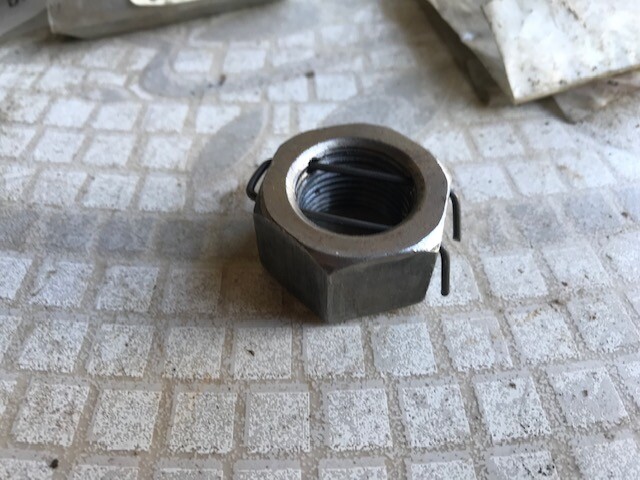 51052744 NUT, RETAINER
