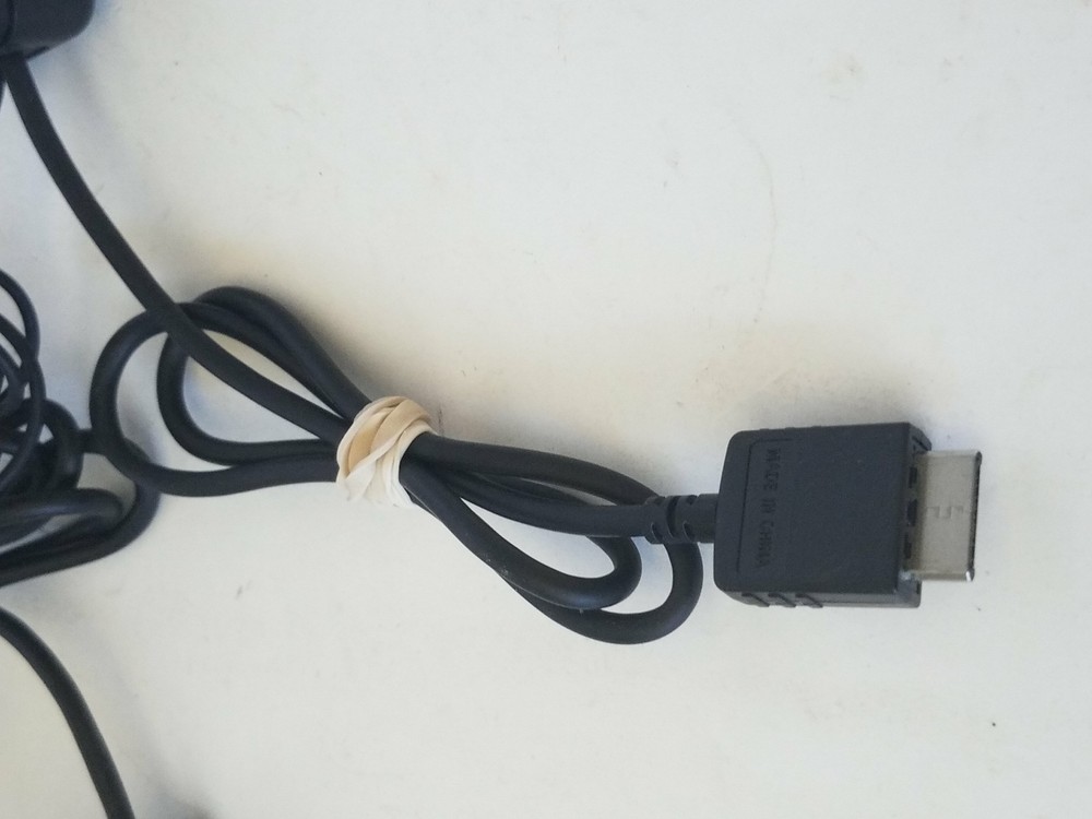 Sony Walkman FM Transmitter Modulator Car Charger Adapter DCC-NWFMT1