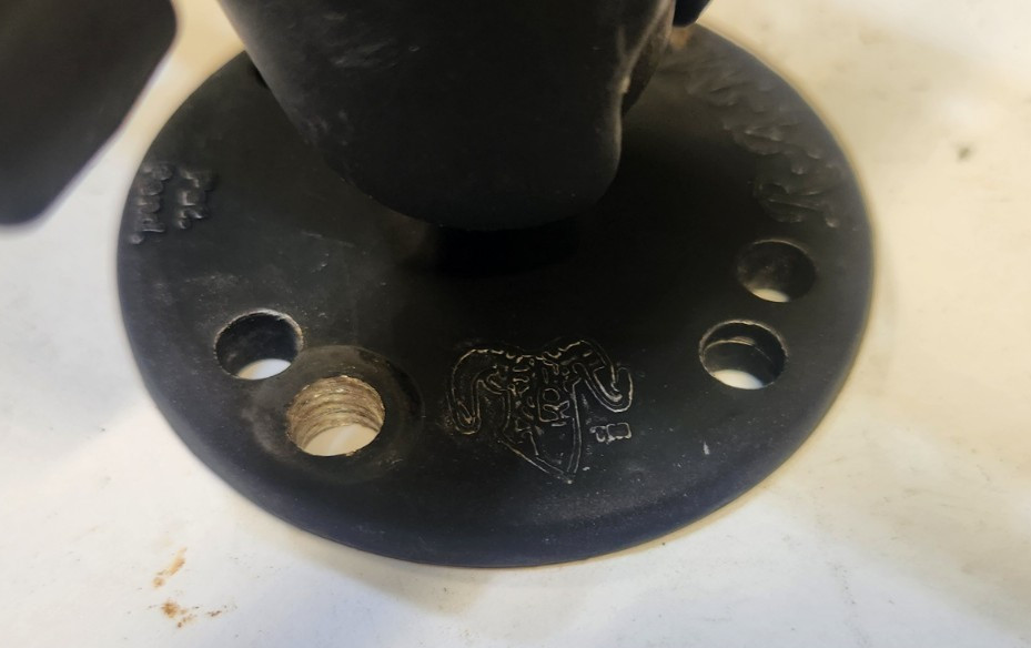 RAM Mounts Universal Ball and Socket Electronics Mount Fish Finder Depth Swivel