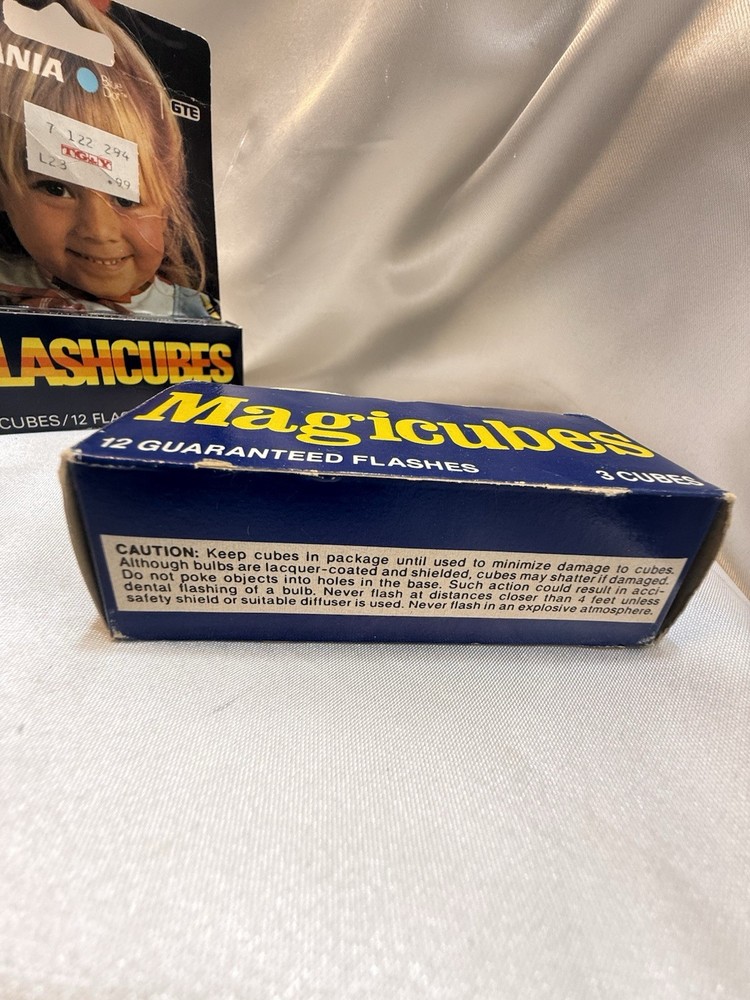 2 Boxes Vintage Camera Flashcubes Magicubes SYLVANIA, GE New/Sealed
