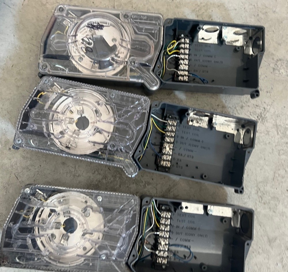 System Sensor DNR. Missing Cover On The Wiring Compartment.