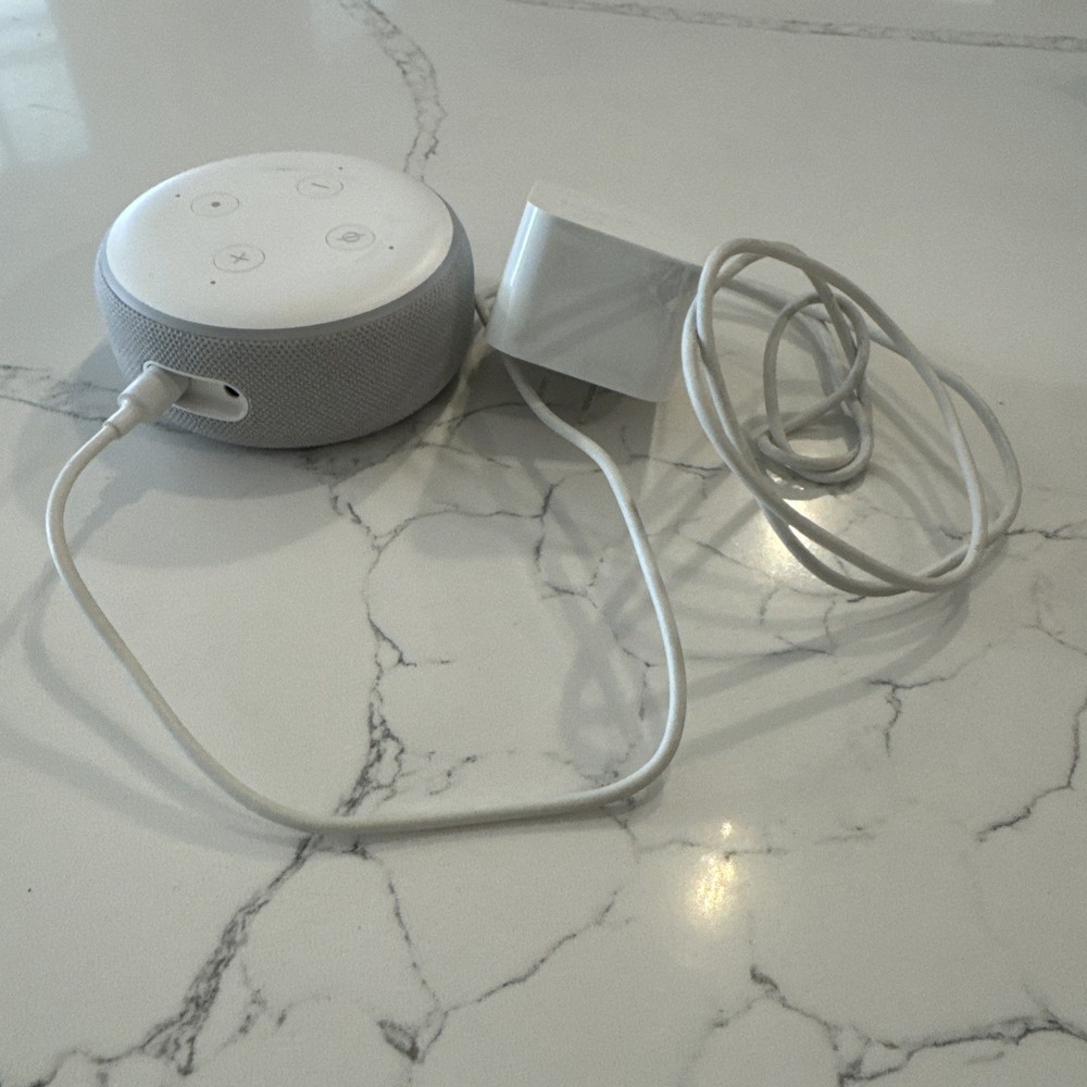 Amazon Echo Dot 3rd Generation White Smart Speaker 36EBT3 Cord Included Tested