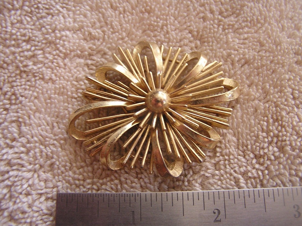 Vintage Trifari Flower Pin