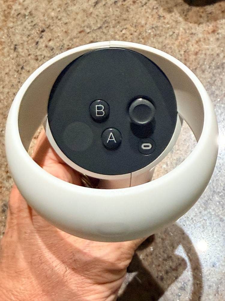 Meta Oculus Quest 2 VR Headset + Controllers – Excellent Condition – Orig Strap