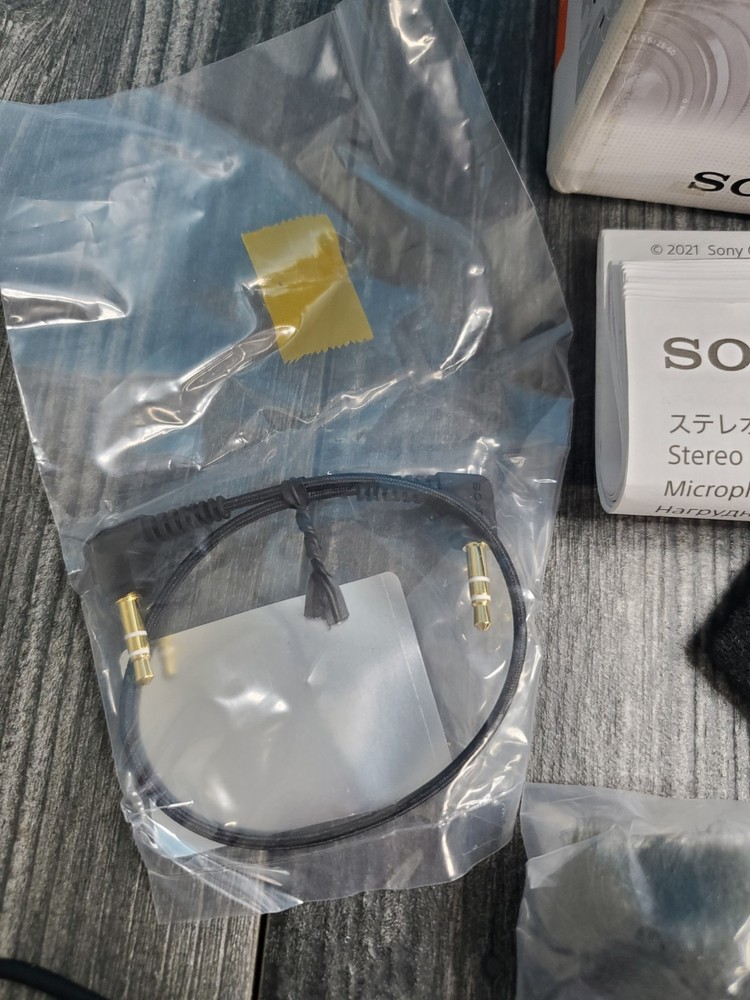 Sony ECM-W2BT Digital Bluetooth Wireless Microphone Vlogger PRO