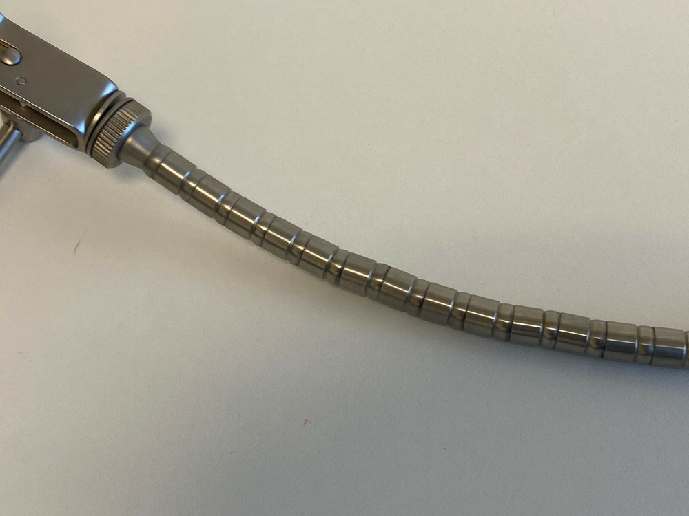 L6: Aesculap FF270R Yasargil Flexible Arm Retractor