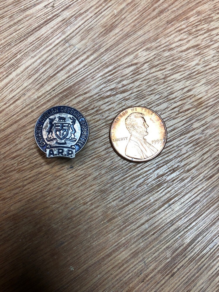 Ontario Civilian Defence Committe Pin Button