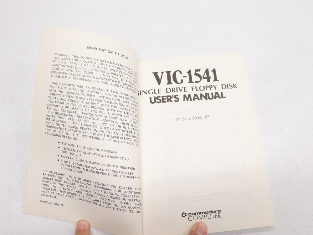 VIC-1541 Single Drive Floppy Disk User's Manual Commodore 64 1982
