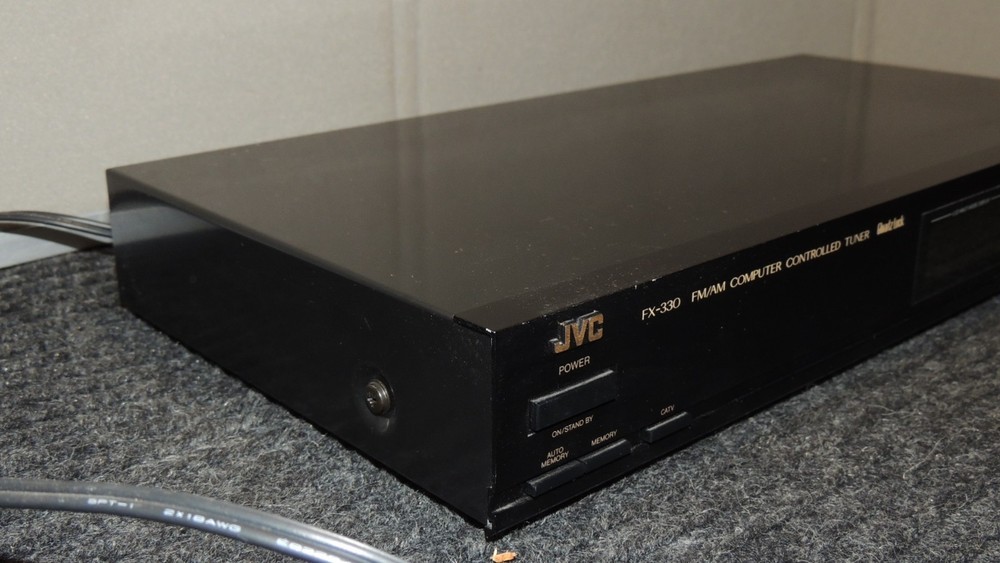 JVC FX-330 FM/AM Computer Controlled Tuner
