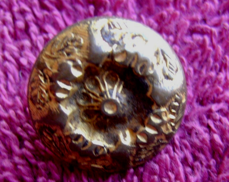 (2) NON DUG CIVIL WAR FLOWER CUFF SIZE ONE - PIECE BUTTONS