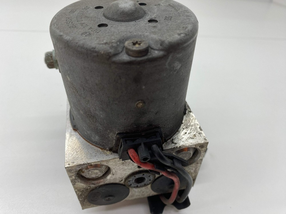Audi S4 ABS pump control module B5 2000 Saloon