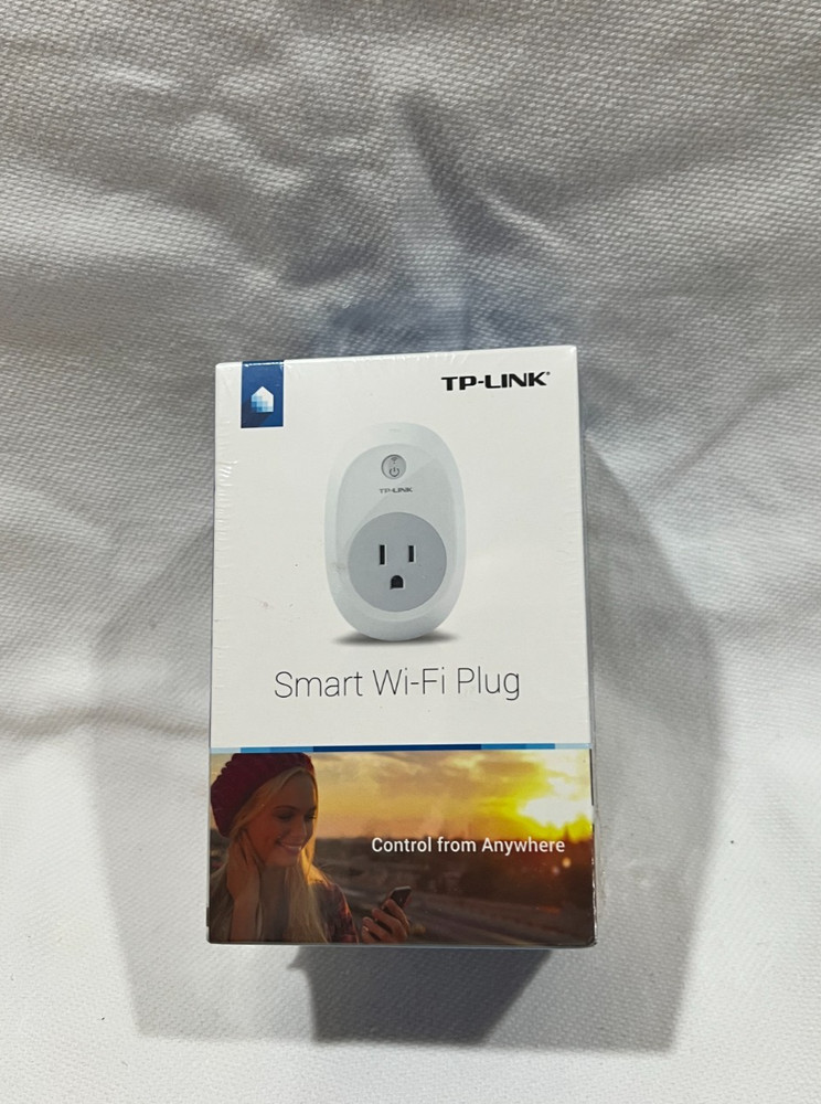 TP-Link - HS100 Smart WiFi Plug w/Google Assistant & Amazon Alexa Sealed