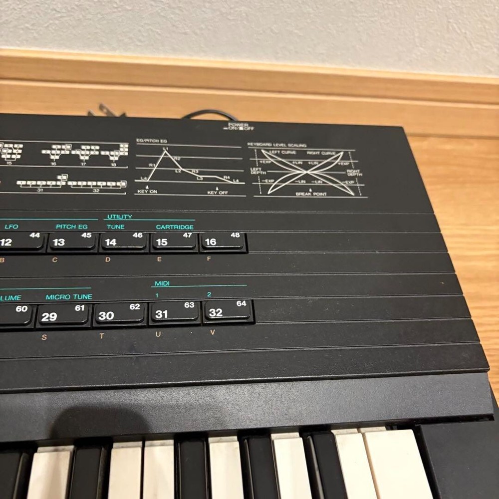 Yamaha DX7s Digital Programmable Synthesizer 61-Key Keyboard