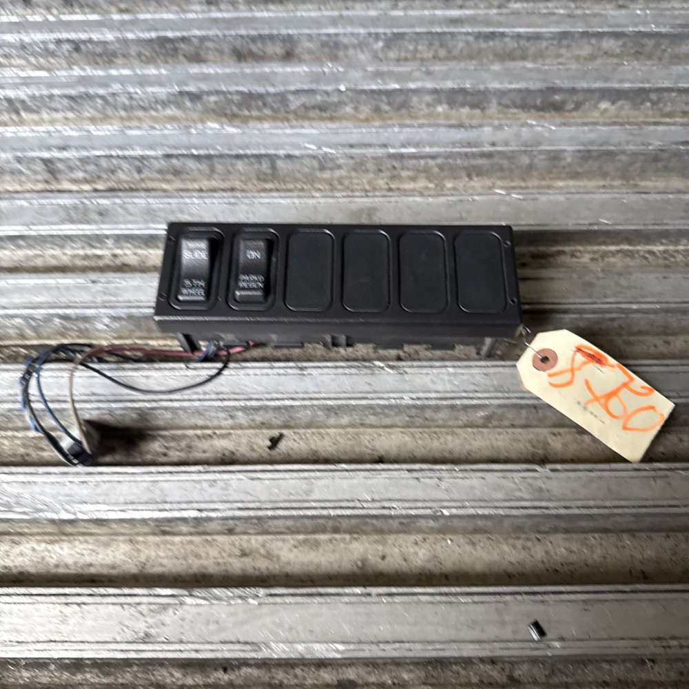 INTERNATIONAL SWITCH PANEL 3575432C4