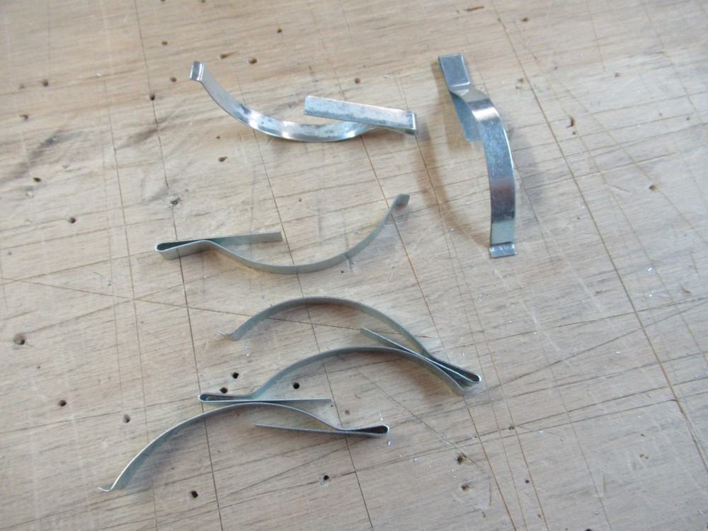 20 pack Leaf Springs - corner type for window screen frames