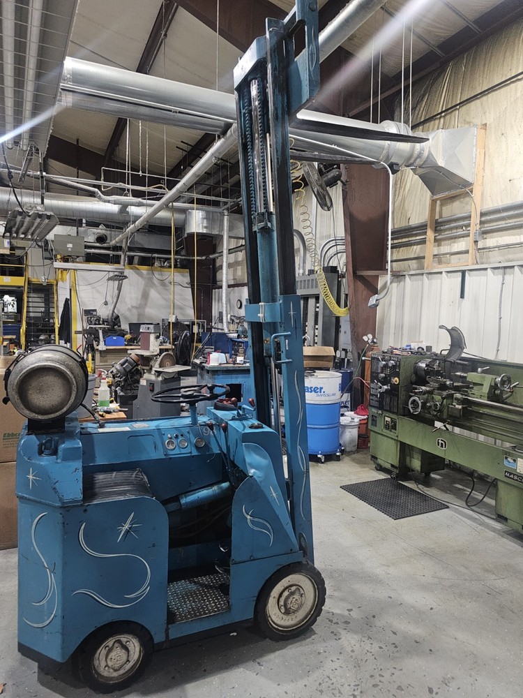 TowMotor Forklift 350