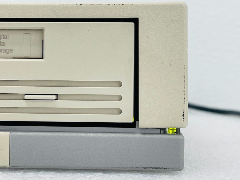 Sun Microsystems 599-2105-01 DDS-3 Data Storage External Tape Drive (READ)