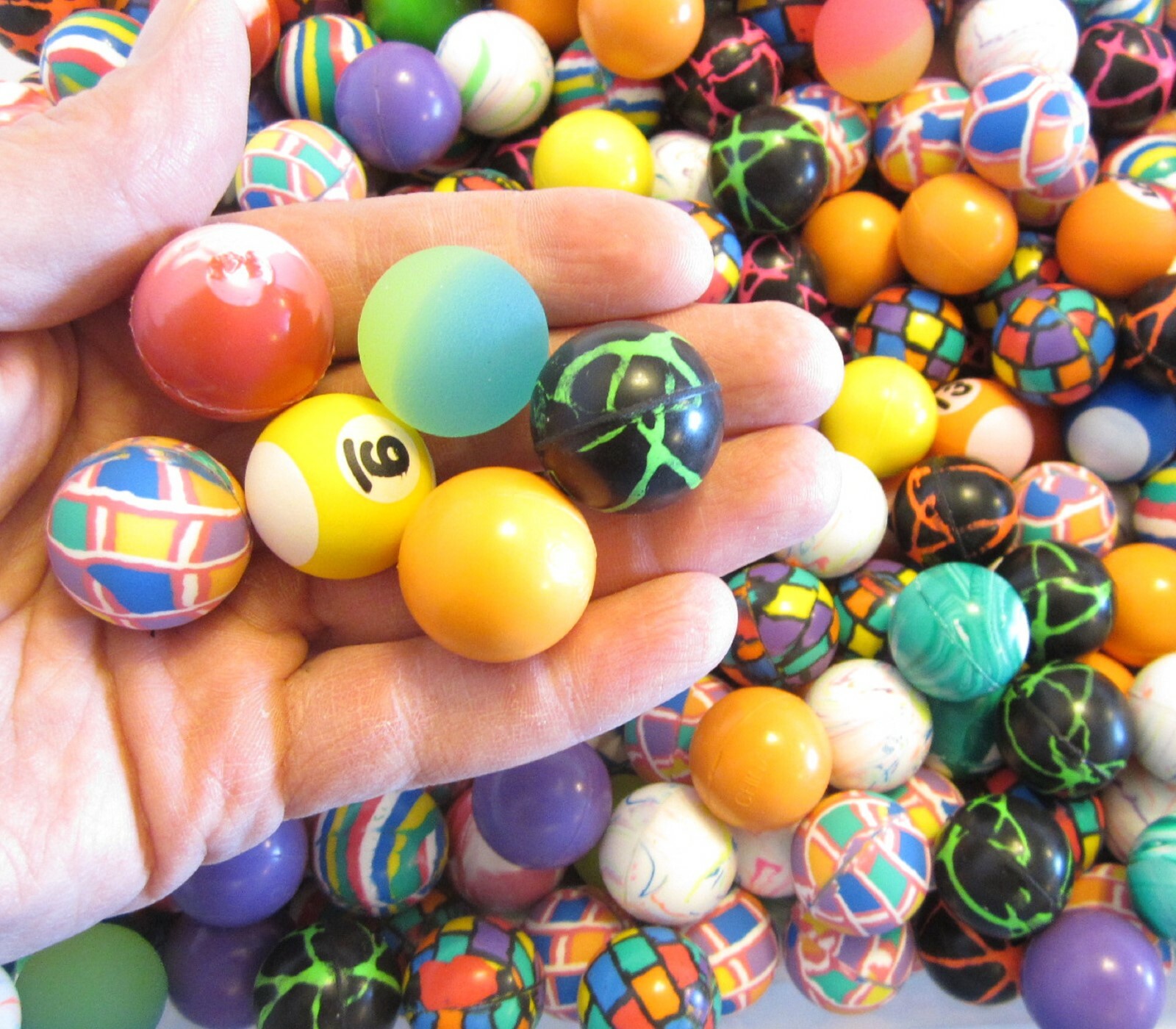 15 ASSORTED RUBBER SUPER HIGH BOUNCE BALLS 27MM 1" HI BOUNCY SUPERBALL CAT TOY