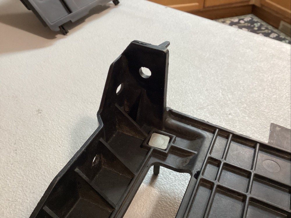 2015-2017 CHRYSLER 200 BATTERY SIDE IGNITION MOUNT BRACKET HOLDER OEM