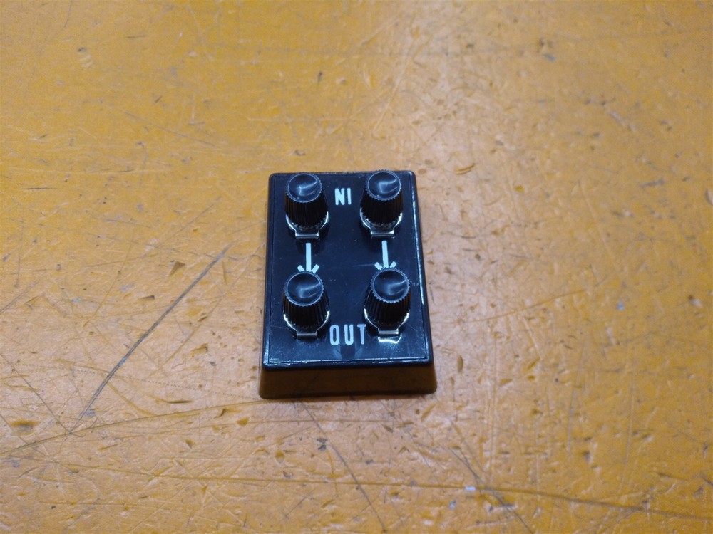 ⭐️⭐️⭐️⭐️⭐️ Terminal Box In/Out w Screw Knobs VJH0091